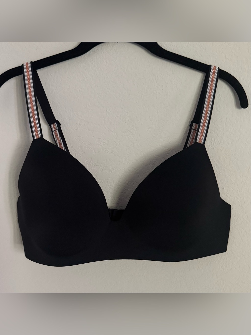Victoria’s Secret T-Shirt Lightly Lined Wireless Bra Black Size 36D